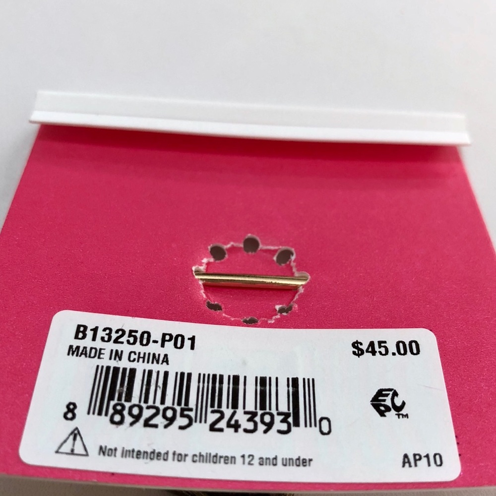 FIRM$‼️Betsey Johnson Queen Heart Pin - Picture 3 of 3